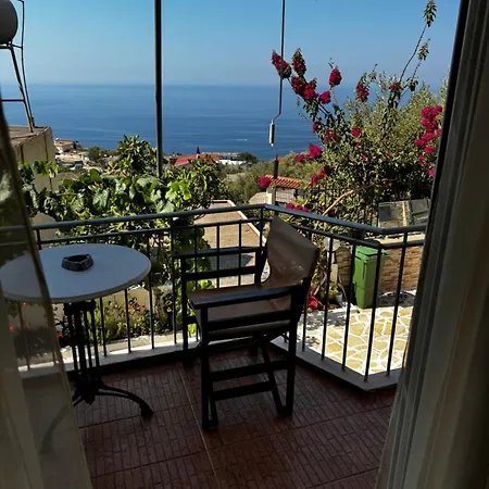 Emilios House Apartamento Dhërmi