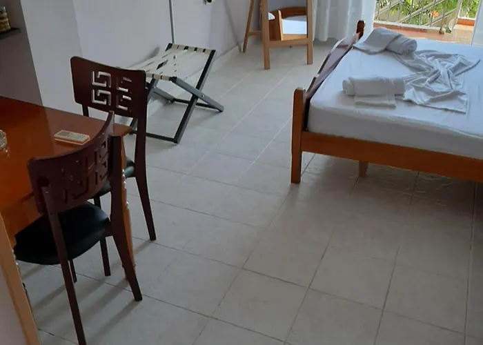 Emilios House